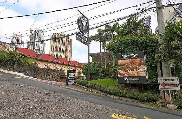Hotel Victoria Court - Pasig